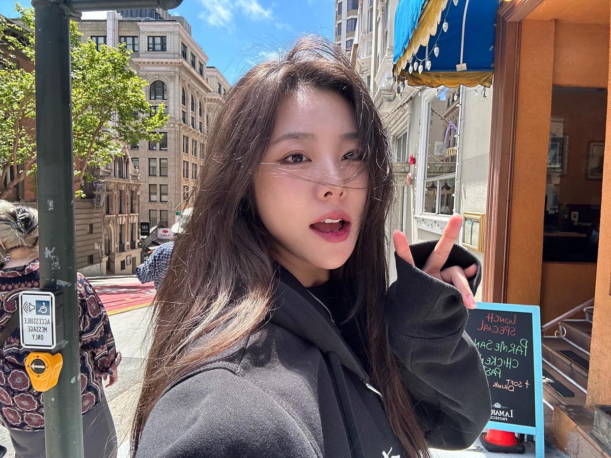 sonnenblute's tweet photo. Soaking up every bit of warmth on this beautiful weekend. It’s honestly amazing what a little sunshine can do to recharge the soul. And it's a windy hair day, but I wouldn't trade this moment for anything; just happy to be here. https://t.co/wboPNeWjRg