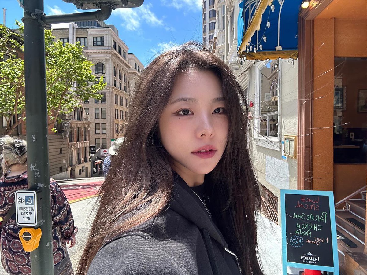 sonnenblute's tweet photo. Soaking up every bit of warmth on this beautiful weekend. It’s honestly amazing what a little sunshine can do to recharge the soul. And it's a windy hair day, but I wouldn't trade this moment for anything; just happy to be here. https://t.co/wboPNeWjRg