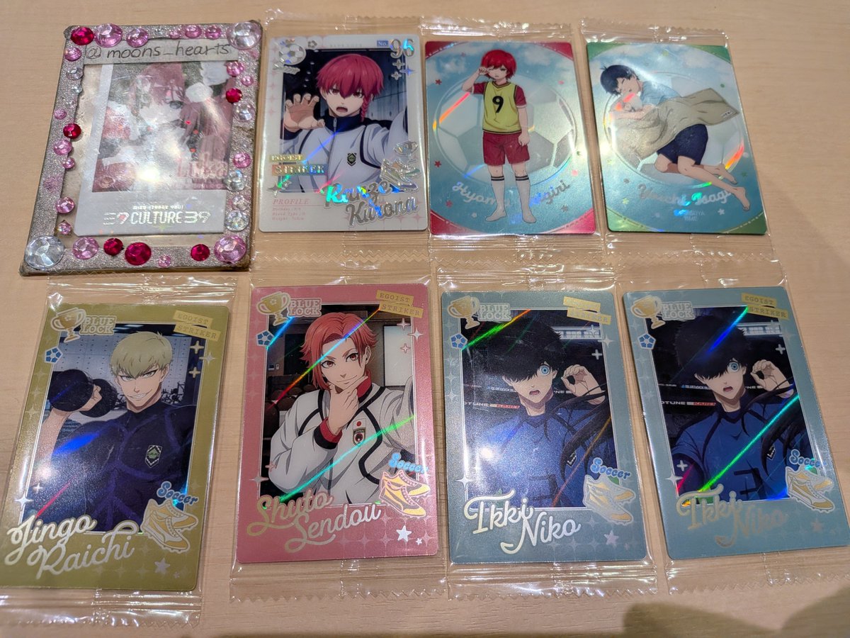 moons_hearts's tweet photo. 【 交換 】 ブルーロック ウエハース ウエハース6

〈譲〉 黒名、潔、千切、二子、閃堂、雷市

〈求〉
ER : 凪 >> 玲王 > 烏
O おひるね : 玲王

・上段は凪、玲王との交換。黒名は凪との交換のみ
・下段は複数提供、抱き合わせ可能です
・郵送 or 都内(主に渋谷)手渡し https://t.co/KttmInD8zC