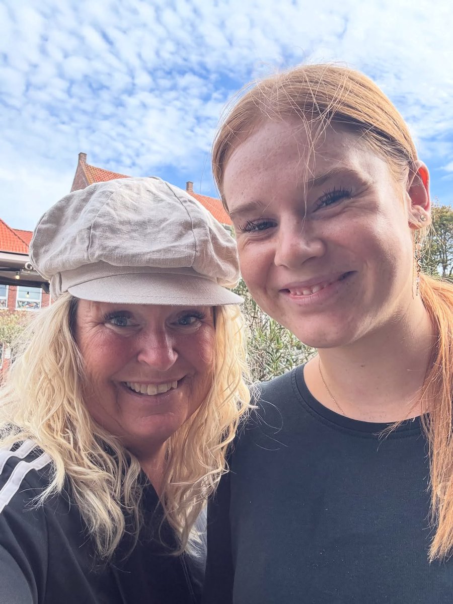 PhilipAmsliigf's tweet photo. Sød servitrice https://t.co/mC6XXnK4cc