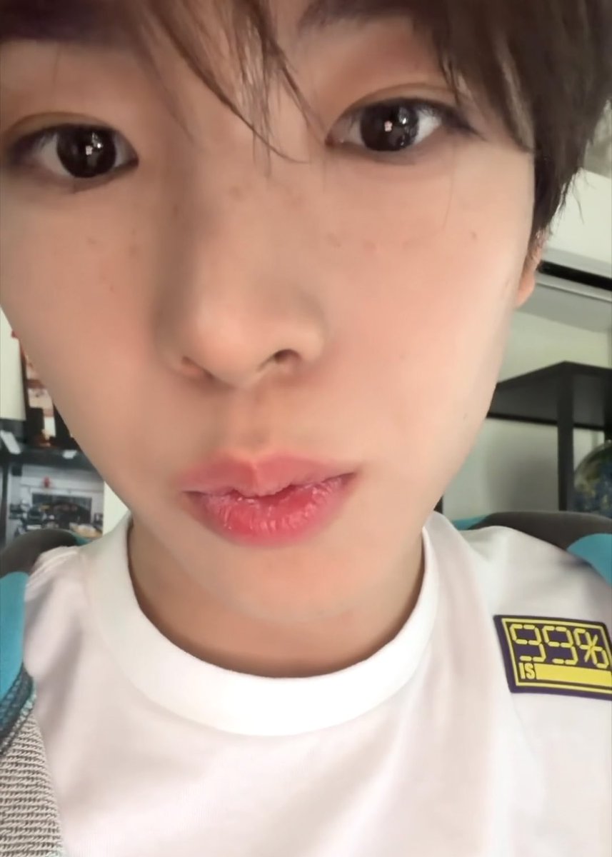 o2yushi's tweet photo. 똥강아디 쌍꺼풀 폭식이다 https://t.co/CJEaxOVA3U