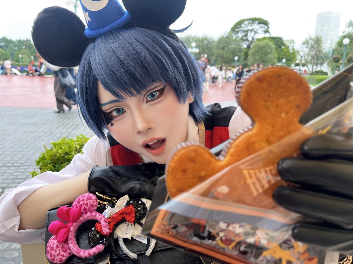 eo_eo27's tweet photo. #Dハロ仮装 
 #Dハロ仮装2026
 #Dハロツイステ

            ひと口食べるか？ https://t.co/jD2DpfwgB7