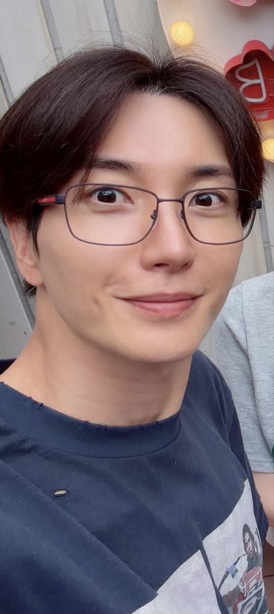 bringmesumer's tweet photo. sorry unnie 
i need to see this gorgeous man.
this man name is 박정수 https://t.co/iDtIZCuqea