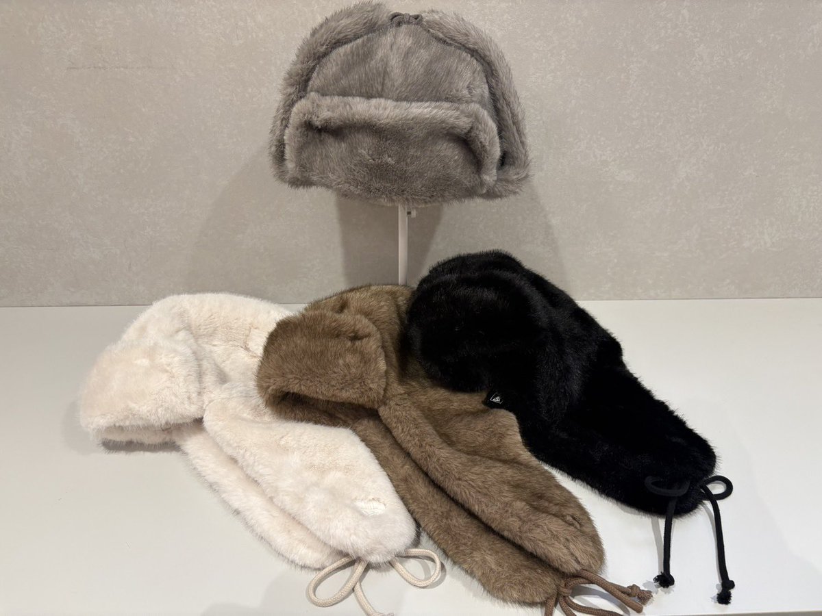 NewEraSendai's tweet photo. 【シャギー ニット トラッパー】

秋冬のコーディネートにぴったりなファーアイテムが入荷しました🧸
ふわふわとした素材感が季節感を演出してくれる、これからの時期におすすめのアイテムです。
カラーによって雰囲気も変わるので、ぜひ店頭でお試しください✨

#ニューエラ　#ニューエラ仙台 https://t.co/1K5a8soaBX