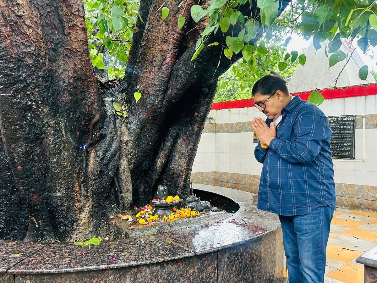 arvindmlc's tweet photo. आज हम सबके आराध्य भगवान शनिदेव (श्री शनि धाम मंदिर, सहसेबीर मंदिर कृष्णा नगर) में आशीर्वाद प्राप्त किया।
#जय_शनि_देव ।। 🙏🚩
#BJP4IND #NarendraModi
#RSSorg #nitinnabin
#amitshahofficial
#RajnathSingh #BLSantosh #BJP4UP #YogiAdityanath #BrajashPathak #Dharampalsingh #KeshavPrasadMaurya #PankajChaudhary