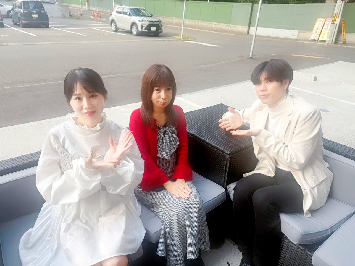 moon_5_1's tweet photo. 初、婚活YouTube撮影して頂きました。
緊張すぎてガチガチ(笑)
TさんSさんありがとうございます🫶
出来上がりわくわく楽しみです。
#お仕事レポ #YouTube #撮影 #ガチガチ #marryyou https://t.co/th6yCl05mr
