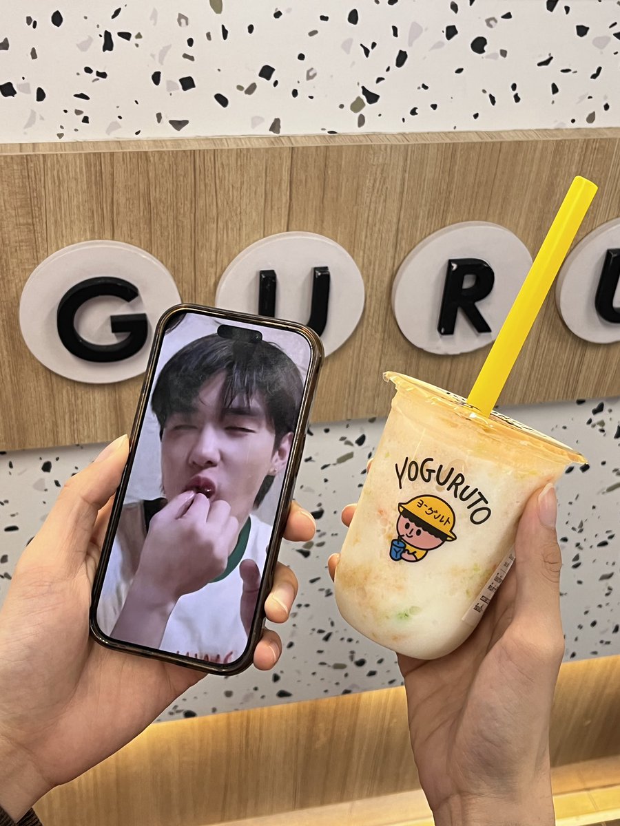 HengmarkII's tweet photo. ขอบคุณน้องลูกตี๋ที่ให้มัมได้กินปีโป้นะ มัมฝ่าฝนมาเพื่ออวดลูกให้พี่พนักงานดูเลยนะ🥺 ตี๋รักมัมด้วยนะ https://t.co/ACzQ3n97ys