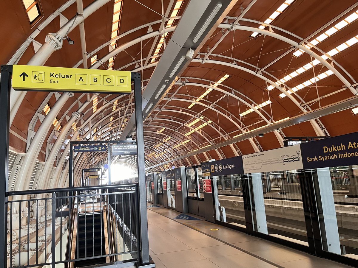 FilterMyTime113's tweet photo. Biasanya naik LRT tuh kedinginan eh ini ga berasa saking panasnya 🫠 https://t.co/6OvKuZEFed