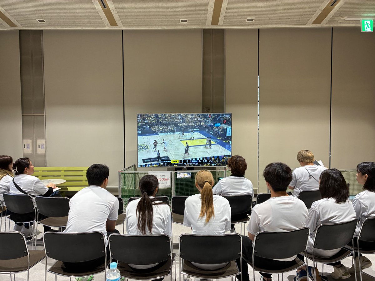 YoHo_action's tweet photo. Enjoy the Game!🏴‍☠️
一日の最後はB.PREMIER開幕戦パブリックビューイング！
スポーツを「する・学ぶ・観る」を通じて、人と人がつながる一日に。ご参加・ご協力いただいた皆さま、ありがとうございました！
#minnatoYOKOHAMA https://t.co/nrWVq6vL3k