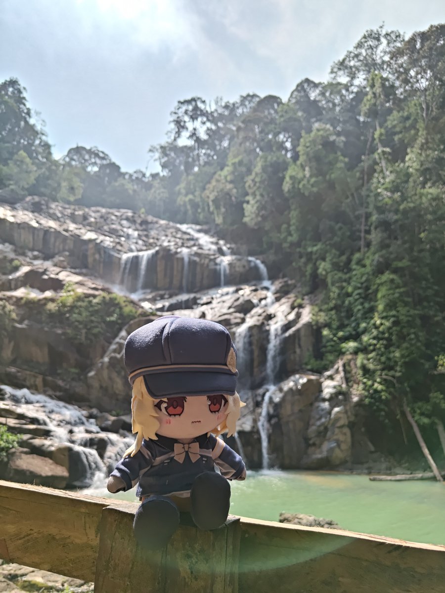 WizardK1d's tweet photo. Aoba went to a waterfall https://t.co/fOytuRvQvy
