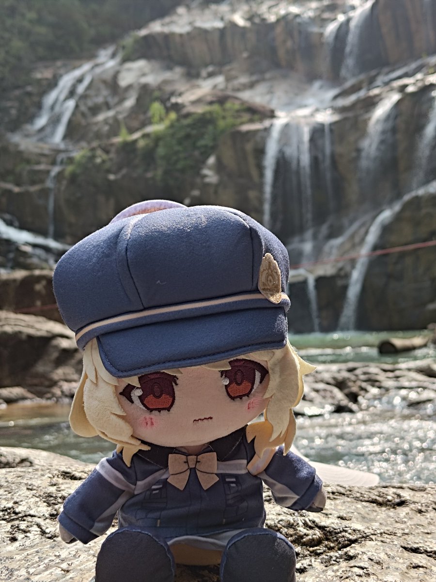 WizardK1d's tweet photo. Aoba went to a waterfall https://t.co/fOytuRvQvy