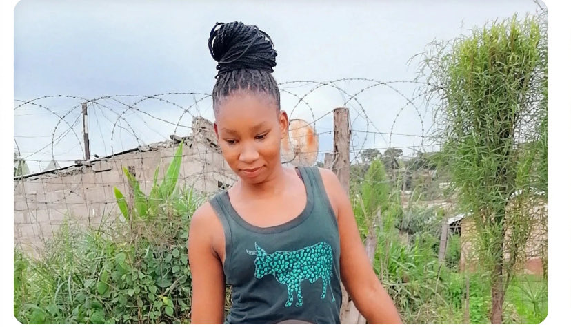 Mzansiawake's tweet photo. A Zulu man  kills his girlfriend and sits next to her body while enjoying a meal and alcohol.

29-year-old Mbali Makokone was killed by her boyfriend in inanda Durban for ending their relationship😭

100 women and children’s are killed every day in South Africa by their so called lovers !  @Mzanziawake ~Speaks