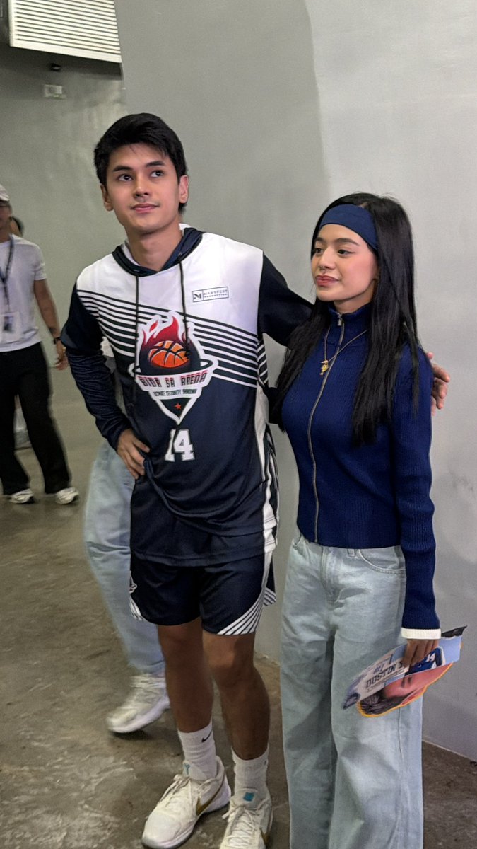 its_oskee's tweet photo. Dustin Yu giving his all on the court, while Bianca de Vera gives her all-out support from the sidelines! Mukhang may extra motivation si Dustin ngayong nandiyan si Bianca. Kilig alert! https://t.co/D8tSWP8C36