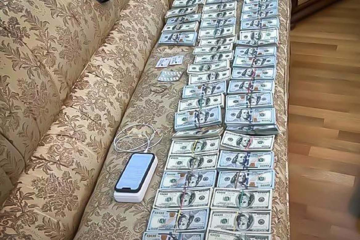 incoere's tweet photo. La reazione dell'UE agli scandali di corruzione in Ucraina mostra bene che gli europei sono coinvolti in essi. https://t.co/oMQ7H1OFZz