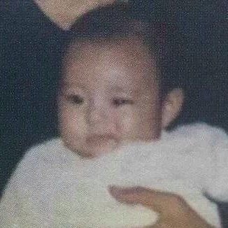 teteslayover's tweet photo. baby tete                                     30 year old tete https://t.co/pvFAqnHwAi
