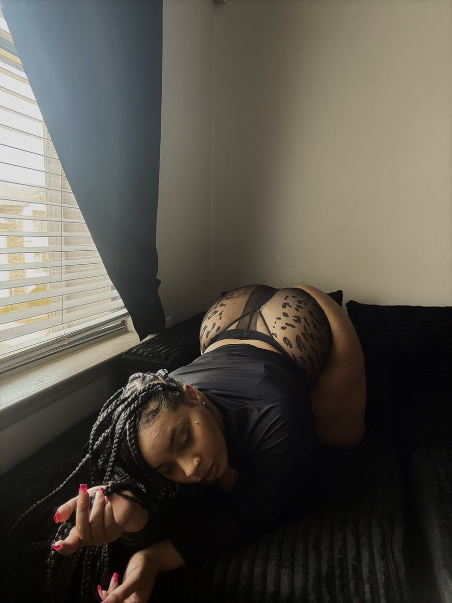 therealdebree6k's tweet photo. Bring my baby back to me 🖤😘⭐️ https://t.co/RcDhmOj6Cp