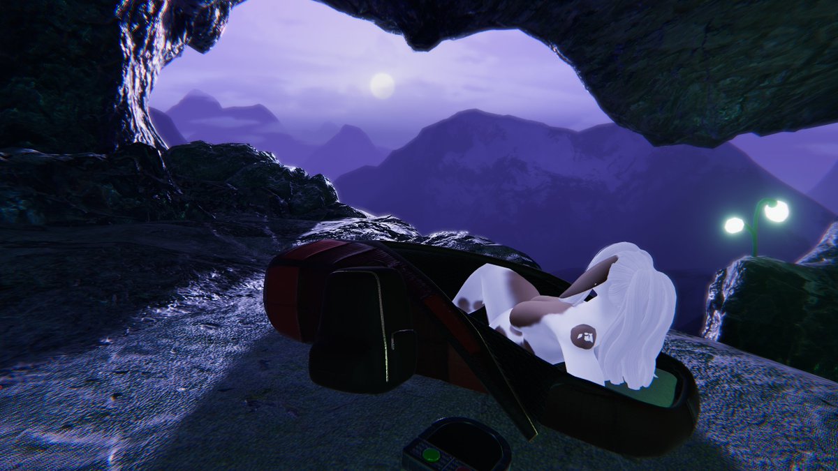 CaseyTheBun's tweet photo. decided to post this cuz i remembered my bf told to i should upload my vrchat pics here

took some pictures of a new model i got recently
i did the textures myself and im kinda proud of it https://t.co/dE5435bpxR