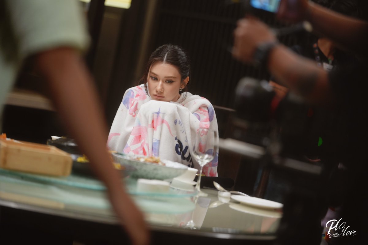 LenaMiu_CH3's tweet photo. Set ซีนดีลธุรกิจแบบใดถึงให้เธอขาไปกับคนอื่นบักภีม

รูปเพิ่มเติม https://t.co/ZmiqlXbUCH

LENAMIU PLS LOVE EP3
#PlsLoveรักได้ไหมEP3 https://t.co/d7jFRewG3W