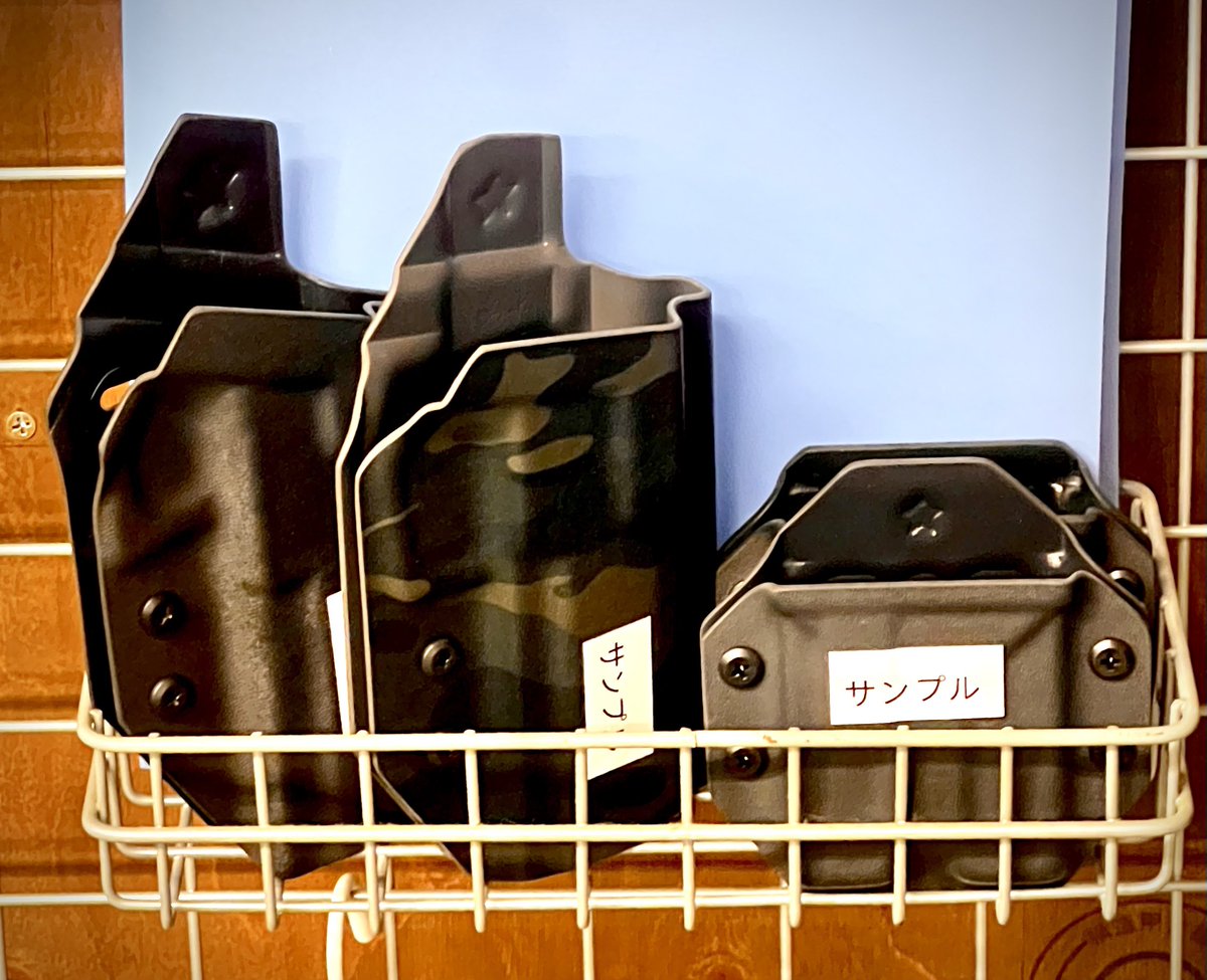 ACT_Airsoft_PC's tweet photo. 📢 スターダストギアのサンプルがキリングハウスに到着！

実際に手に取ってお試しいただけるよう、4種類のサンプルをご用意いただきました！

🔸 Stellar OWB カイデックスホルスター
・GLOCK用
・P320用

🔸 M4マガジン用キャリア
・Lip-safe
・DUTY

装着感や抜き差しのしやすさなど、ぜひ実際に体感してみてください！

キリングハウスでのゲームついでに、お気軽にお試しください😊

🎨 カラーやパターンを選べるカスタムオーダーも受付中！

ご注文はACT@Airsoft&PCまで！

#スターダストギア
#キリングハウス
#ACT_Airsoft_PC
#サバゲー