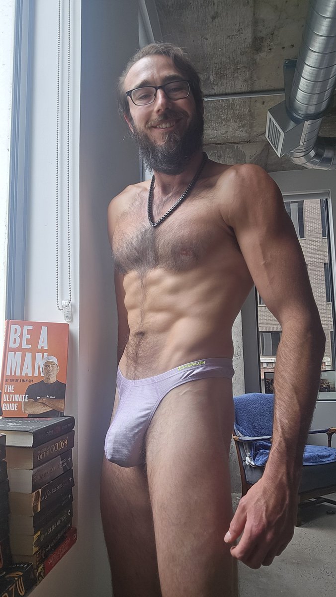 TheNakedGiant's tweet photo. The Battle of the Bulge https://t.co/MQavF9uiqZ