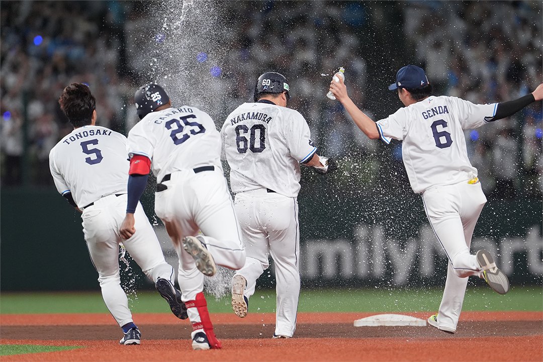 lions_official's tweet photo. サヨナラ勝利の瞬間✨

#seibulions #打破 #圧倒的至近距離 #最後まで喰らいつけ https://t.co/542BnU7WXH