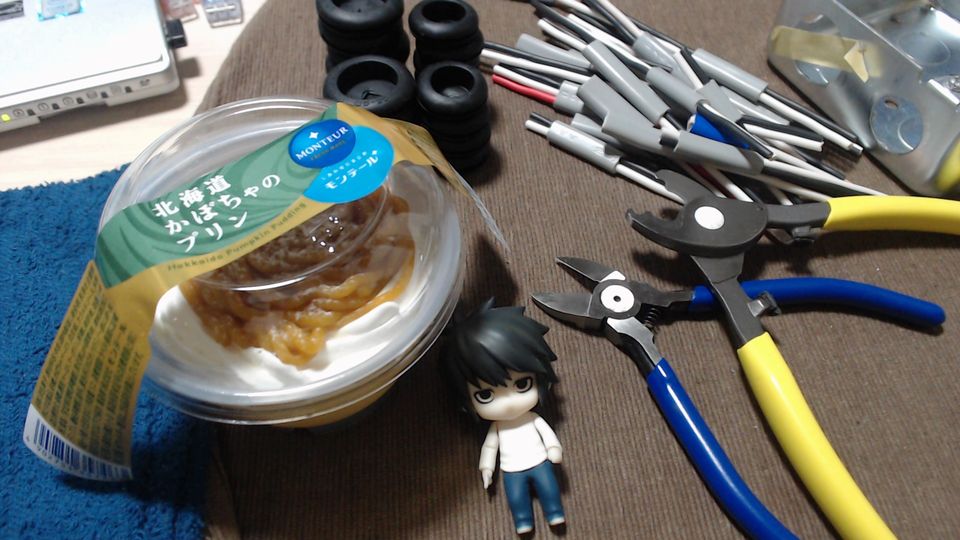 ERUin2525's tweet photo. もしかしてもうハロウィンをイメージしてる
と思ったけど冬にも食べたかも。(´∀｀)
モンテールのこのシリーズのプリン美味しい。
それにしてもゴムブッシングの香りがすごい。
でも臭いと思ってない🤣 https://t.co/M9zm6FBZzF