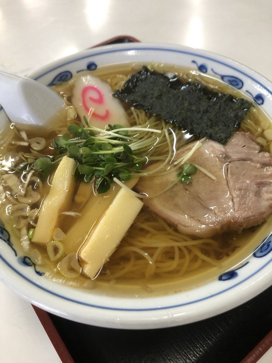 MiSa000777's tweet photo. 【　二本松市岳温泉　成駒　】
定番の醤油ラーメン
こちらのラーメンはメンが特徴ですかね？！
メンがそーめんみたいに細いです。食感も普通のラーメンと違いますね。
チャーシューは厚くてほろほろ系のお肉です。
#二本松　#成駒
#ラーメン https://t.co/S9qSXwvo4c