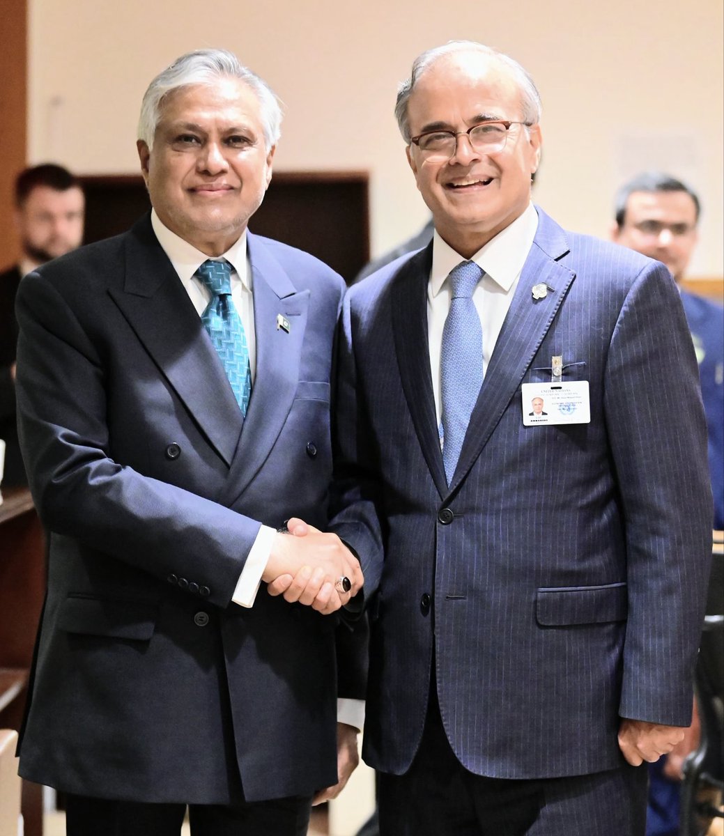 asadmk17's tweet photo. Honored to meet H.E M Ishaq Dar 🇵🇰 DPM/FM &amp; current ECO Chair. Thanked him for convening 27th ECO Informal CoM in NY; for hosting 30th CoM in Islamabad in Nov &amp; for 🇵🇰 untiring efforts to promote enhanced trade, transport &amp; energy integration in ECO region. @ForeignOfficePk https://t.co/ka4lsXn3sh