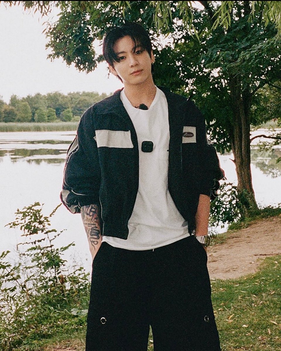 blackkswan7's tweet photo. HE LOOKS SO GOOD 😩 https://t.co/LFXkgjElgV