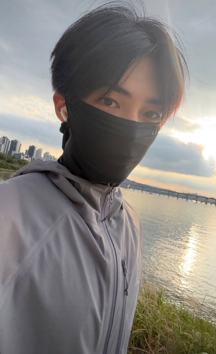 shbpics's tweet photo. sunghan._.bin instagram story https://t.co/dixPhjYeVv