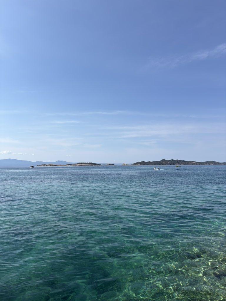 S0Lmay0r's tweet photo. Buying memecoins with this view is probably the best morning activity a person can have. 

Shill me some sub-10M bangers. https://t.co/A44lPjegCp