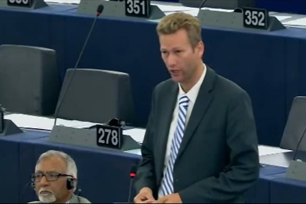 J_Lewandowski's tweet photo. Były europoseł-brexitowiec Nathan Gill skazany na 10.5 r. więzienia za przyjmowanie od Rosji łapówek za pro-rosyjskie, anty-UE przemowy w europarlamencie. Chcę wierzyć, że nasi pol-exitowcy to pożyteczni idioci Putina, a nie płatni zdrajcy (z wyjątkami). https://t.co/TCQxw8G4gJ