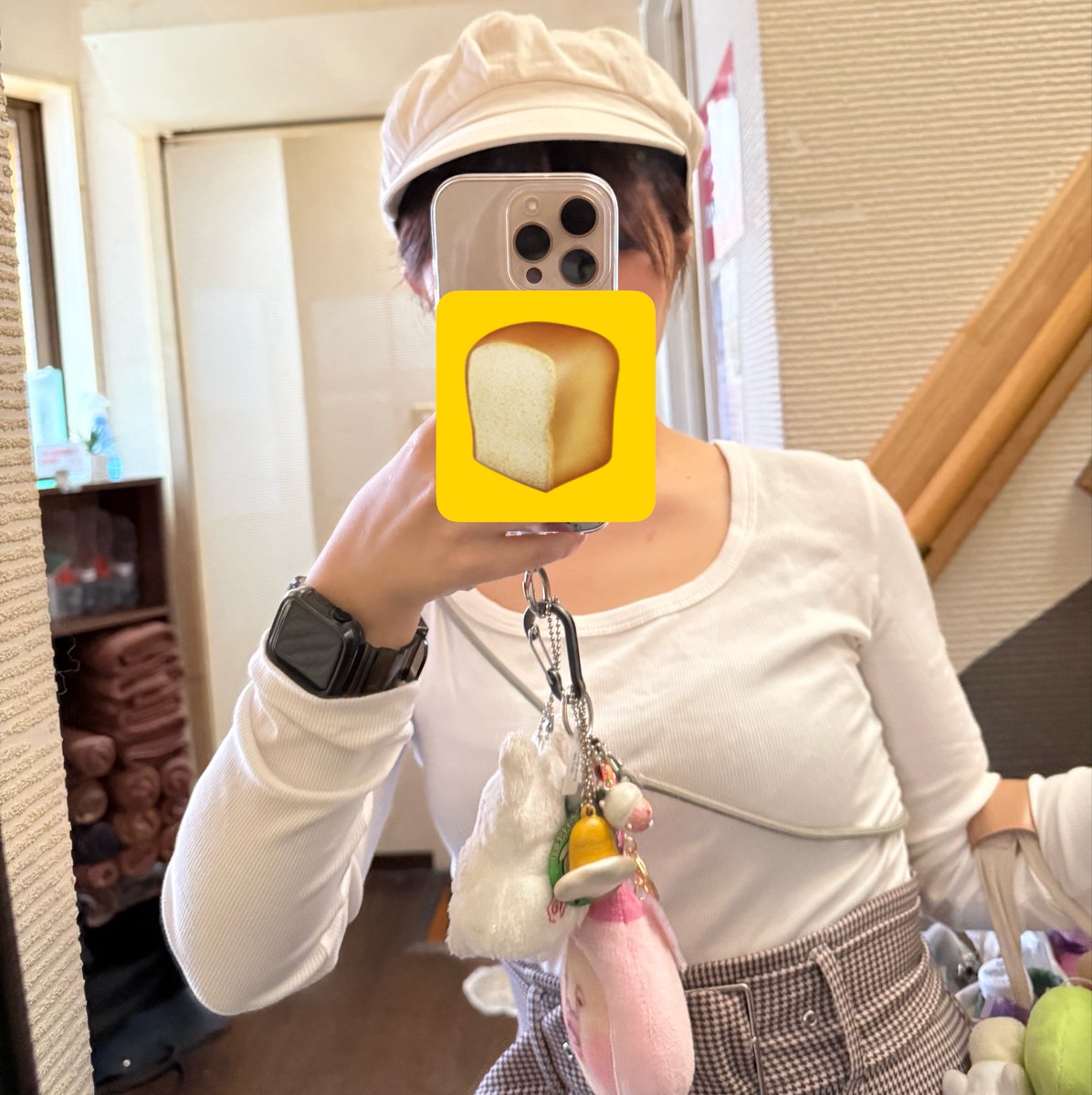 hazu_nekojuso's tweet photo. パン屋さんみたいな格好してます🍞
会いに来てねー！！🥐
5時までいるよん🐱 https://t.co/h5aZDs4lp4