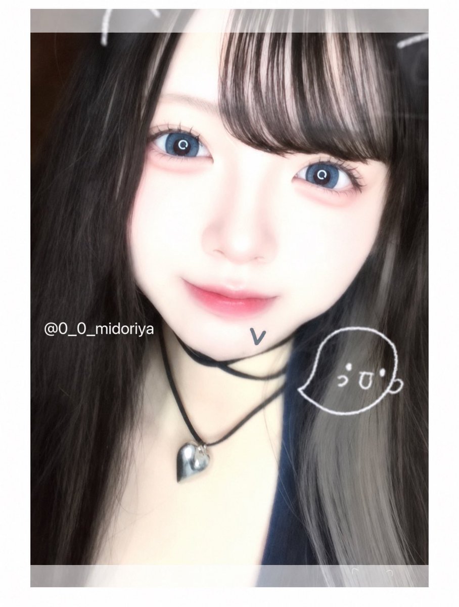 0_0_midoriya's tweet photo. これ明日あげる予定の動画をスクショしたんだけど、やっぱり自撮りライトの近く寄ればカラコンもインナーも良く発色するな。肌の白飛びやばいけど！ https://t.co/6UkrsUmVvA