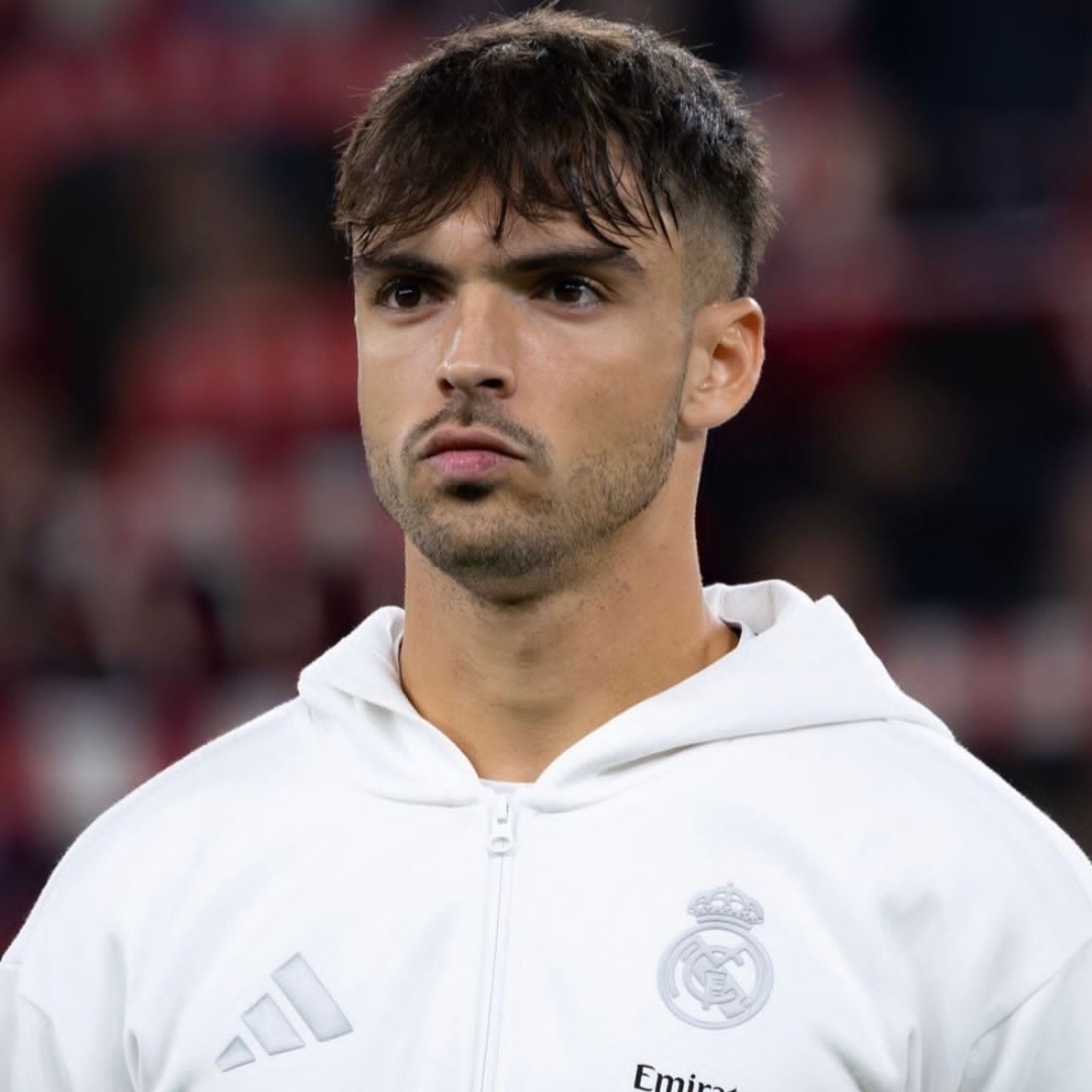 MadridXtra's tweet photo. 🚨 REMINDER: Dean Huijsen got a red card and will MISS the game vs Villarreal.

Konaté is now injured.

Raul Asencio could have a chance to play. @diarioas https://t.co/QSxCk8hLPc