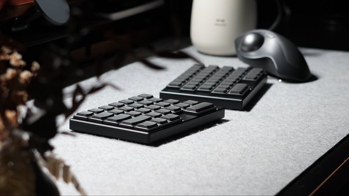 Haiao_ito's tweet photo. elimkeys elytraを昨日から使っていて、本当に興奮しています。
分割キーボードを初めて使ったのですが、やはり少し扱いが難しい。ただ見た目の美しさや切り離して使える使い心地などは素晴らしい👌
妻の適当のタイピングが様になっていて笑
#��ーボード #elimkeys https://t.co/WxfHDX3Ekd