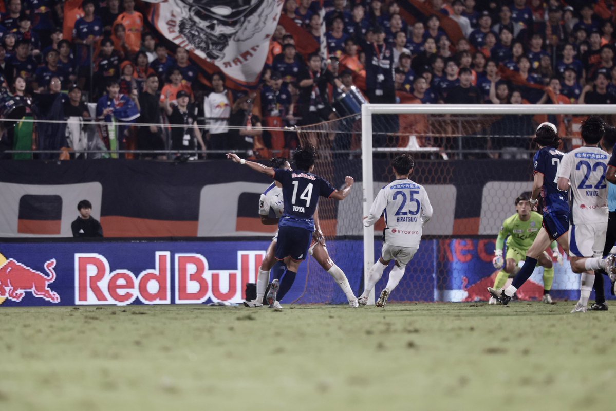 Ardija_Official's tweet photo. #泉柊椰 のビューティフルゴールで4-0🌈 https://t.co/aNOaiC3do9