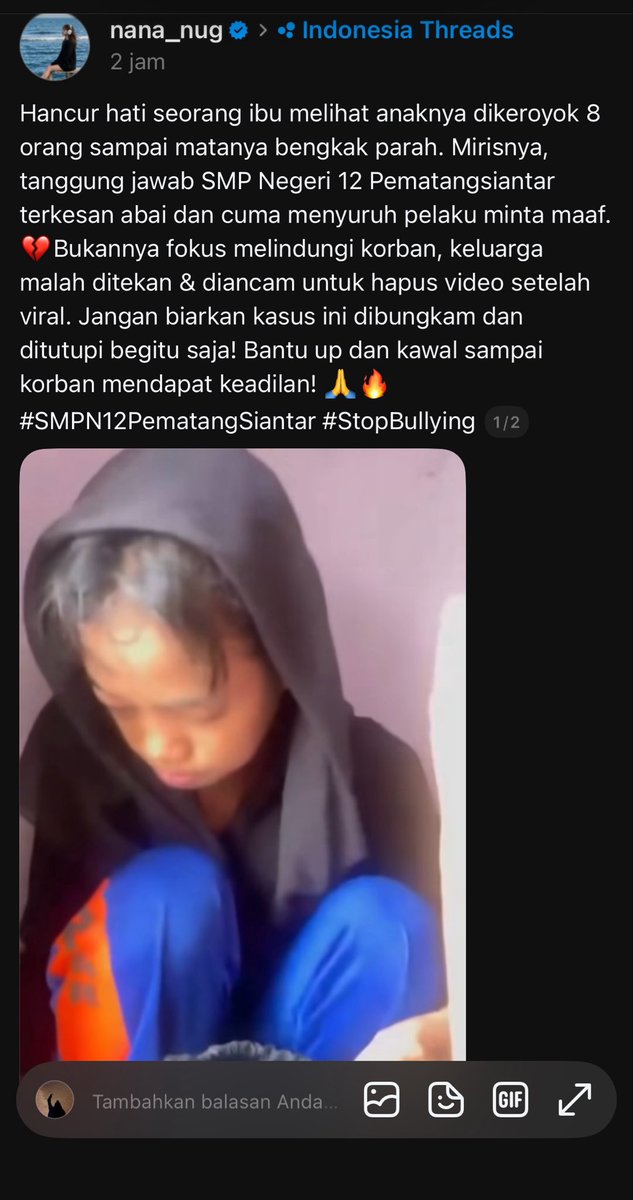 haebyai's tweet photo. ya Allah miris banget lihat anak ini 😭 dikeroyok 8 orang sampai matanya bengkak parah. anaknya juga dari keluarga kurang mampu, biaya sekolahnya ditanggung ibunya.

gila sih, kok bisa anak sebanyak itu ngeroyok satu orang? pihak sekolah juga gimana ini, masa responsnya nggak jelas. jangan sampai kasus kayak gini malah didiemin. bantu ramein dong, kasian banget korbannya 😭