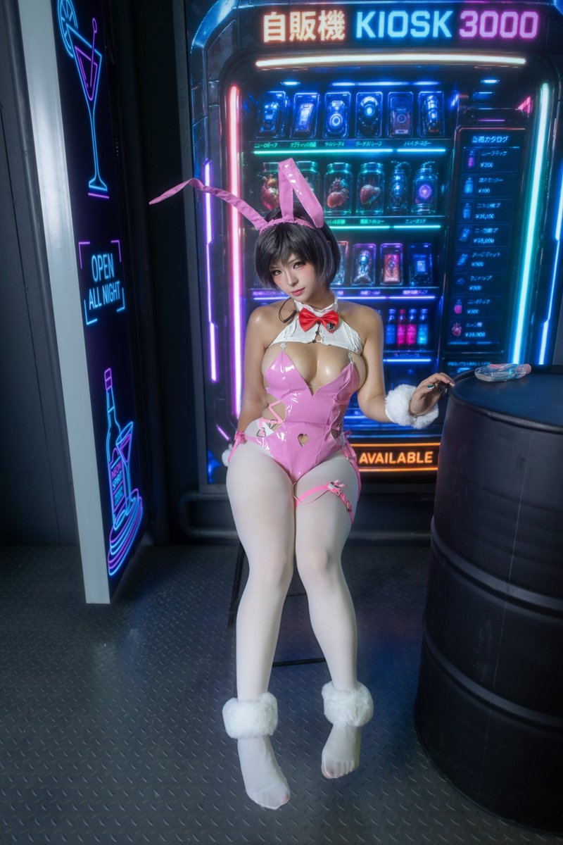NomiciMochi's tweet photo. Sniper bunny on the high ground 🐰 Handmade Milk bunny suit, tailored to highlight body lines. Shot on the second floor rooftop. The stubborn shy girl is here✨
#NIKKE #cosplayㅤㅤㅤㅤㅤㅤㅤ https://t.co/u50AVItmDI