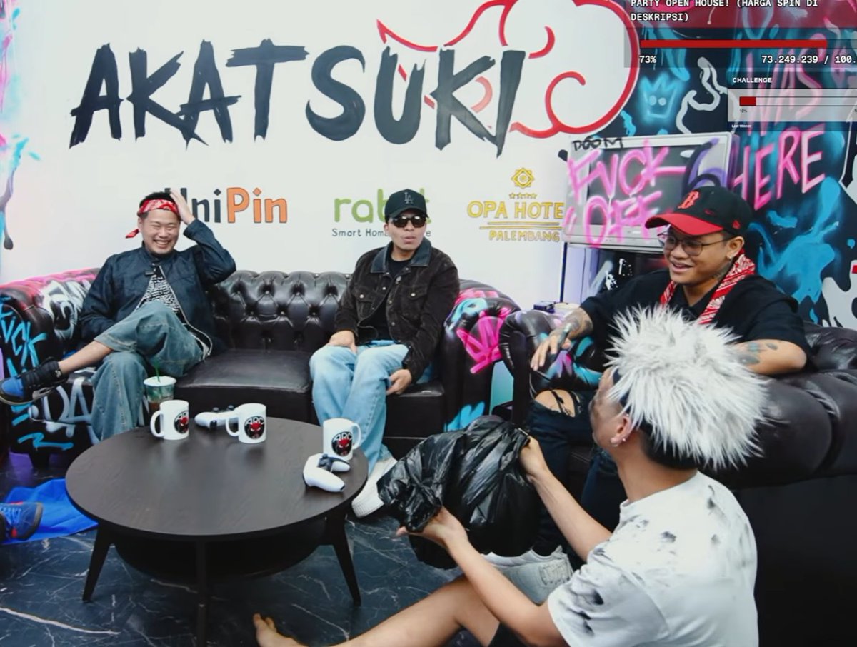 Some_Indo_News's tweet photo. Prank Gembel didepan Atta wkwkwk https://t.co/ryKtq4c6gS