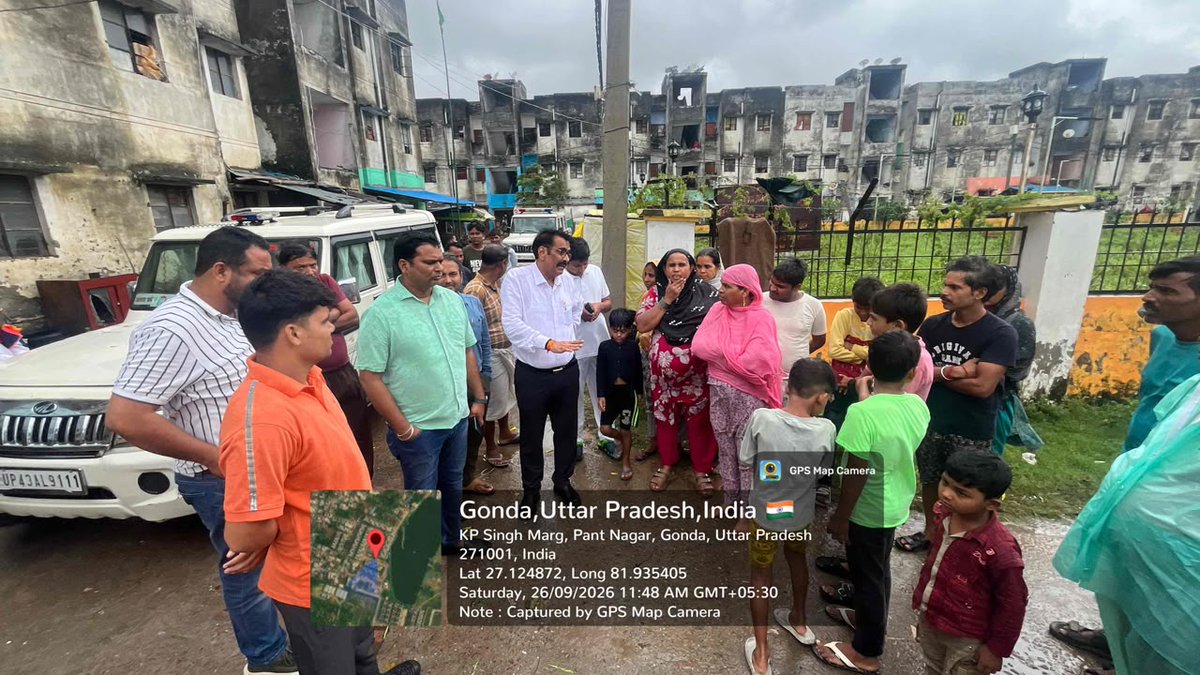 GondaNpp's tweet photo. माननीय अध्यक्ष श्रीमती उज़मा राशिद जी और अधिशासी अधिकारी श्री संतराम जी के निर्देश पर गोंडा नगर पालिका की टीम ने त्वरितकार्रवाई करते हुए सड़क पर गिरे पेड़ को हटाकर मार्ग बहाल किया।
नागरिकों की सुरक्षा और सुविधा हमारी प्राथमिकता है; किसी भी आपात स्थिति या मार्ग अवरोध की सूचना दे https://t.co/r9jhuiIt0K