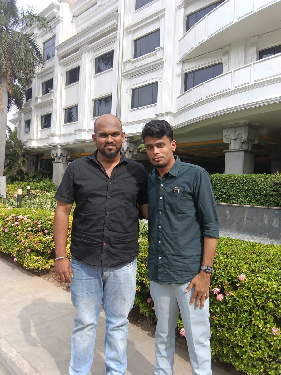 viewofthiyagu01's tweet photo. 🔴ரொம்ப நாட்களாக புகைப்படத்தை Dp வைங்க @OGPrasanna என்று கோரிக்கை வைத்தேன். 

உழைப்பை மட்டும் போடுவோம் போட்டோ வேண்டாம் என்று மறுத்தார்.

இன்று @U2Brutus_off செய்த AI போட்டோ காரணமாக பிரசன்னா அண்ணா தன்னுடைய புகைப்படத்தை வெளியிட்டனார். 

கேவலம்டா...

கட்சிக்காக உண்மையாக உழைத்தால் தனிப்பட்ட தாக்குதல் நடத்துவீங்களா?