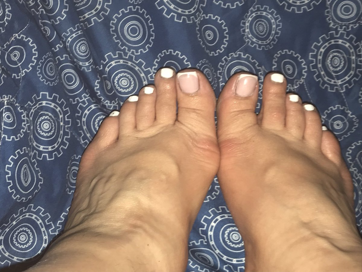 Morethickerr's tweet photo. Pretty white toes with frenchie https://t.co/ZI4dGLONJ1
