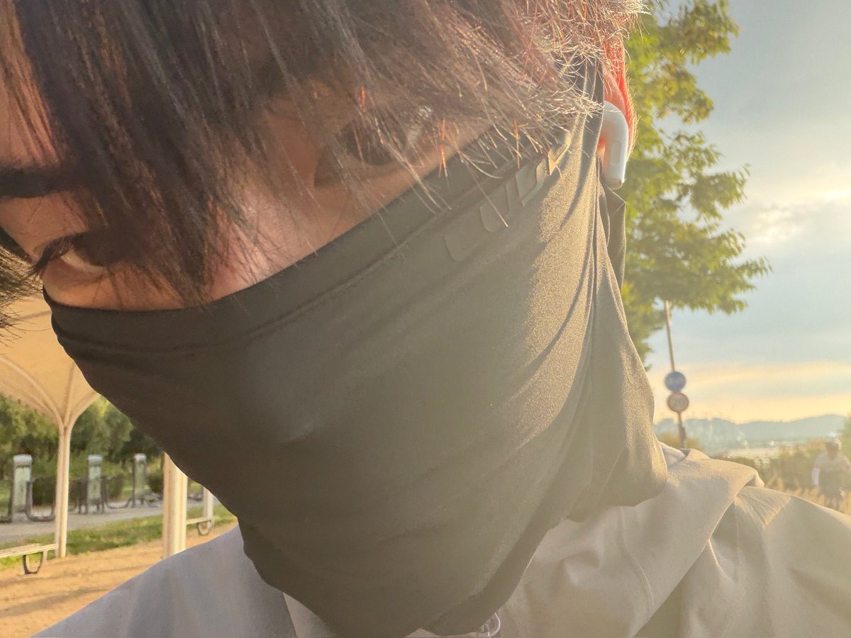 hamtext's tweet photo. 260926 🐹💬

“i've been doing my running together with my workout for the past two days and”
“after only running in the gym, it feels so refreshing to be running outdoors”
- 📸
“maybe it's because the weather is nice, but there are so many people” https://t.co/QrTmCCjPJm