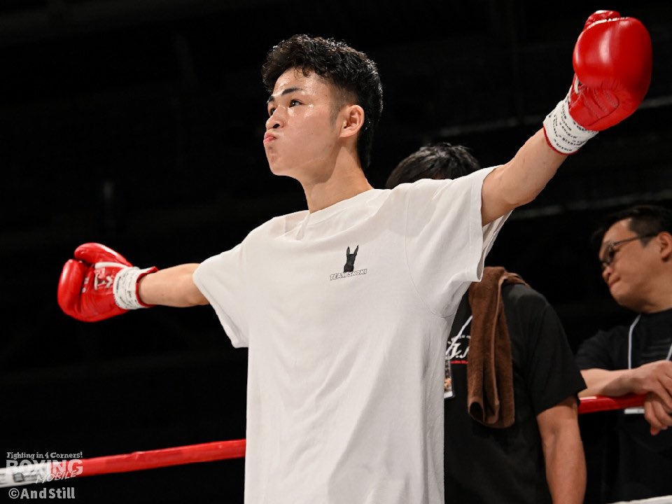 nakamura_shoki's tweet photo. ６戦目　2R TKO勝ちする事ができました！

沢山の応援やサポートありがとうございました！
前回の負けから3ヶ月色々な事を考えてやってきました
また強くなってすぐ戻ってきますので今後も応援よろしくお願いします！

写真引用元ボクシングモバイル様

#boxing  #mtボクシングジム  #中村翔氣 https://t.co/1Nvjh2qCfH