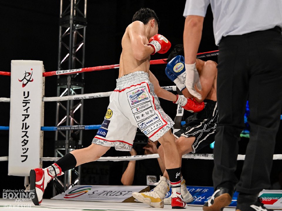 nakamura_shoki's tweet photo. ６戦目　2R TKO勝ちする事ができました！

沢山の応援やサポートありがとうございました！
前回の負けから3ヶ月色々な事を考えてやってきました
また強くなってすぐ戻ってきますので今後も応援よろしくお願いします！

写真引用元ボクシングモバイル様

#boxing  #mtボクシングジム  #中村翔氣 https://t.co/1Nvjh2qCfH