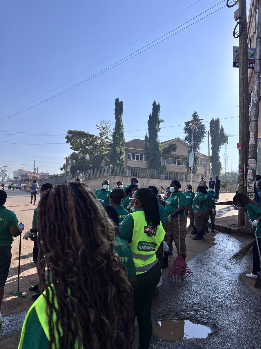 omarablaq's tweet photo. National cleaning day did you clean @misstourismUga @misstourismUga @TourismBoardUg #letthepearlshine https://t.co/nBwApnBS1O