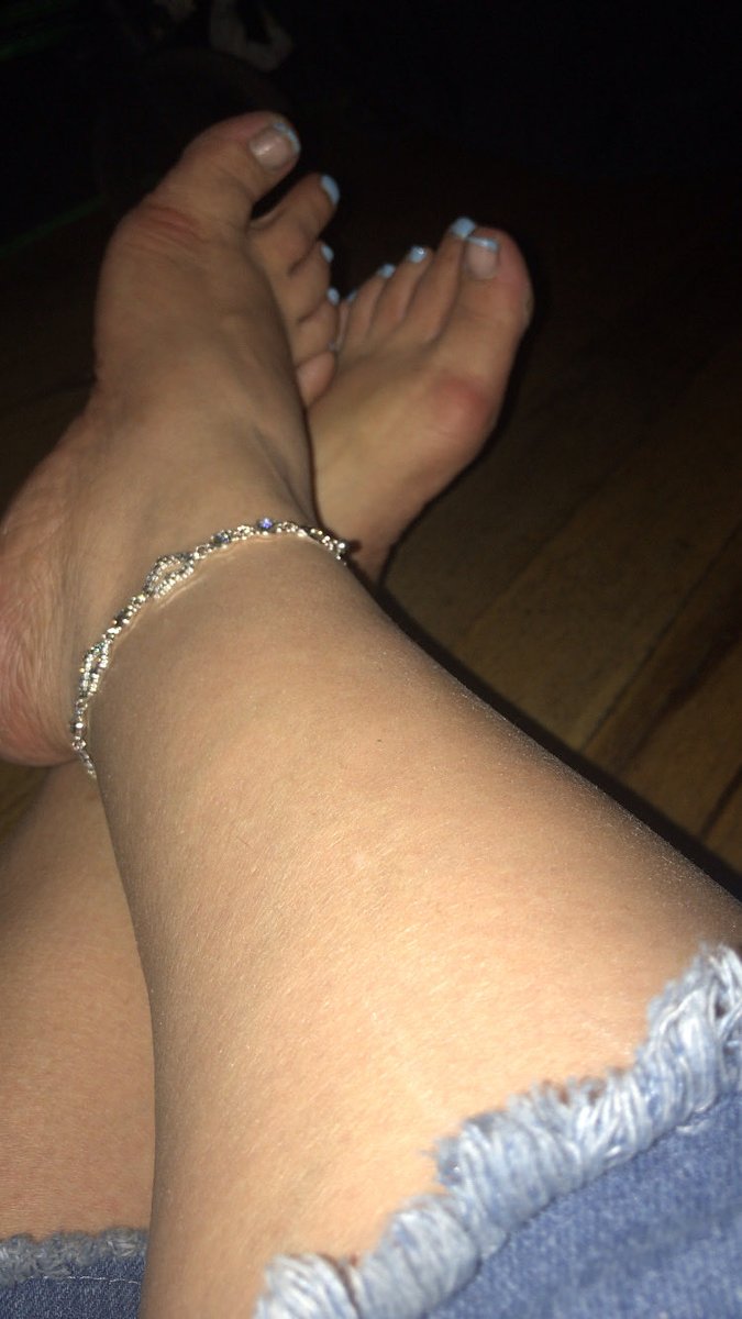 Morethickerr's tweet photo. Baby blue toes😍😍 https://t.co/n33BENTwtD