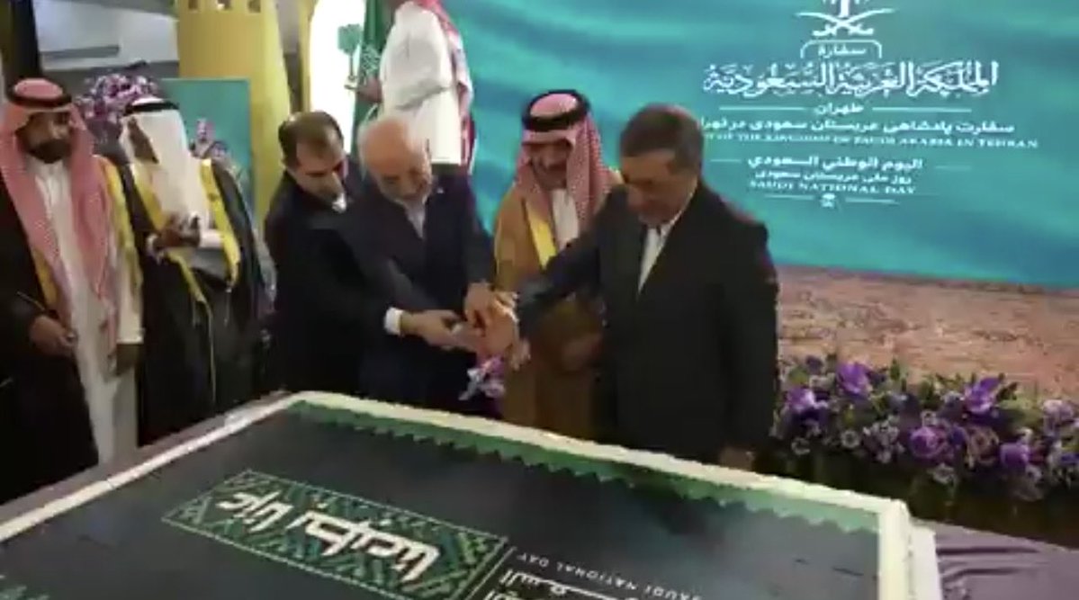_Selassii's tweet photo. إن كان هنالك ذيول للفرس فهم السعوديين 🇸🇦 

عدم إتساق المواقف!!
يكفرون اليمنيين بسبب علاقتهم مع إيران 
يكفرون العراقيين بسبب علاقتهم مع إيران 

على الأقل أيران تحترم اليمنيين و العراقيين بينما تحتقرك أنت و تتعامل معك بمنطق "الركوب" الذي أثبت انه المنطق الصحيح الذي يتناسب مع الضب! https://t.co/GSZKqbCxeC