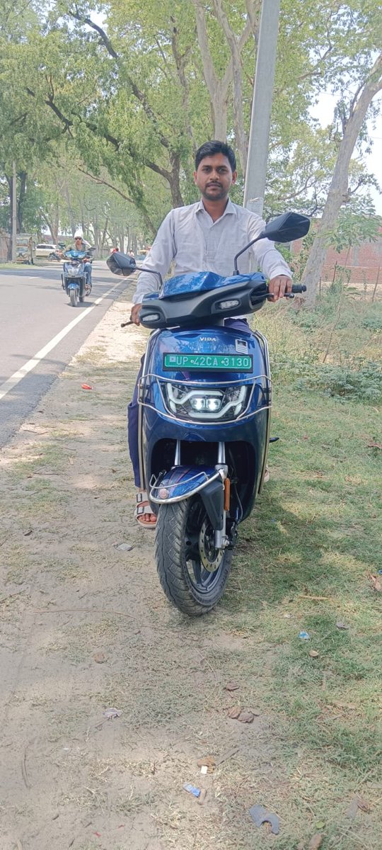 RahulChauravwe's tweet photo. Alert for new EV buyers
Vida की बिल्ड क्वालिटी और Chandra Automobiles (Faizabad) की सर्विस दोनों थर्ड क्लास हैं! मोटर में आवाज और ब्रेक फेल होने के बाद भी चक्कर कटवा रहे हैं। गलती से भी मत खरीदना!
​@vidaworld @heromotocorp #HeroVida #ElectricVehicle #FaizabadAyodhya #BadService https://t.co/oYxJr13zN3